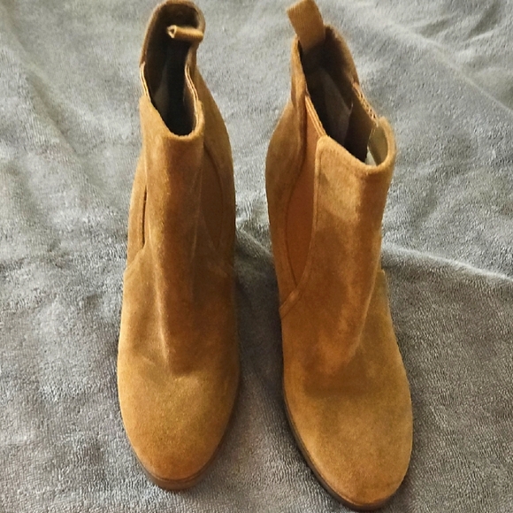 Size 8 Michael Kors Thea Caramel Camel Tan Wedge‎ Suede Bootie Boots - Picture 1 of 4